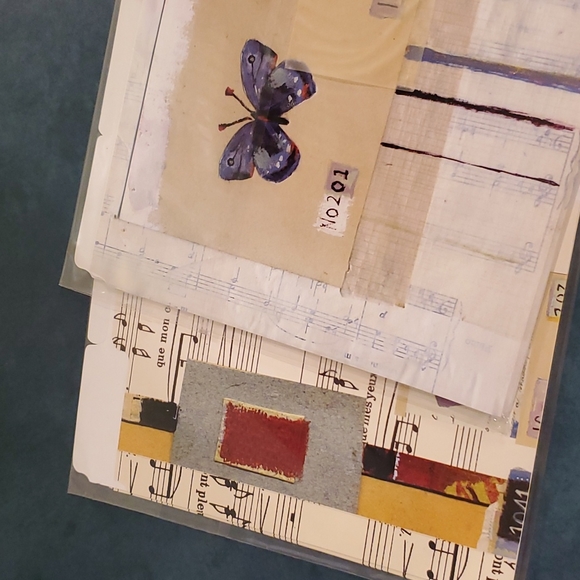 8 Butterfly themed file folders 8.5 x 11.5 2 designs NWOT Garden Whimsy Music - Picture 5 of 5